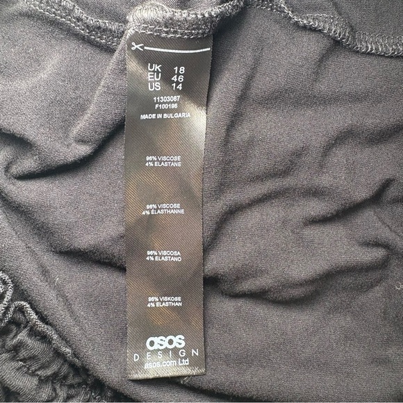 4/25$ ASOS Design High Waist Black Flowy Shorts With Elastic Waist Band 14 - Picture 5 of 7